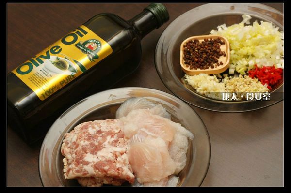 [辛香料]切末、魴魚片切斜片備用。