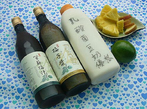 將所有材料倒入果汁機打勻即完成