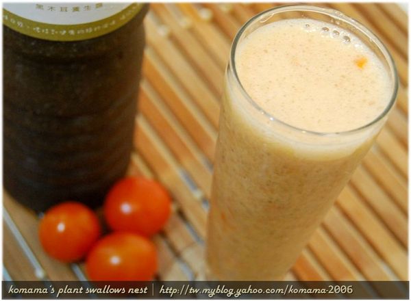 用果汁機將所有的食材充分打碎、攪拌後，即可立即享用。如果想再增添風味，也可添加梅粉來增味！！