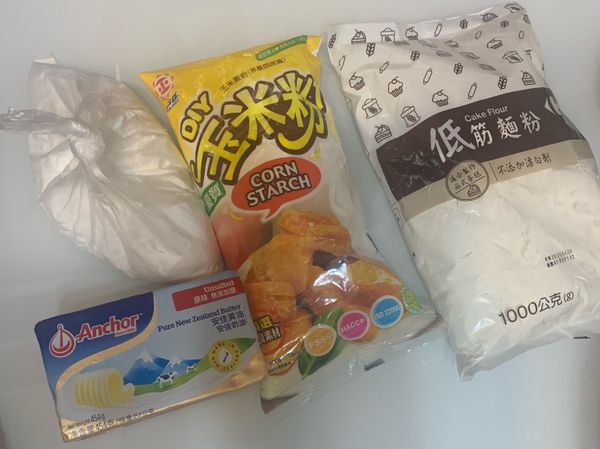 低筋麵粉200g、玉米粉200g、糖粉120g、
無鹽奶油240g、塩1/4小匙、蛋4個
      —》10g,80個