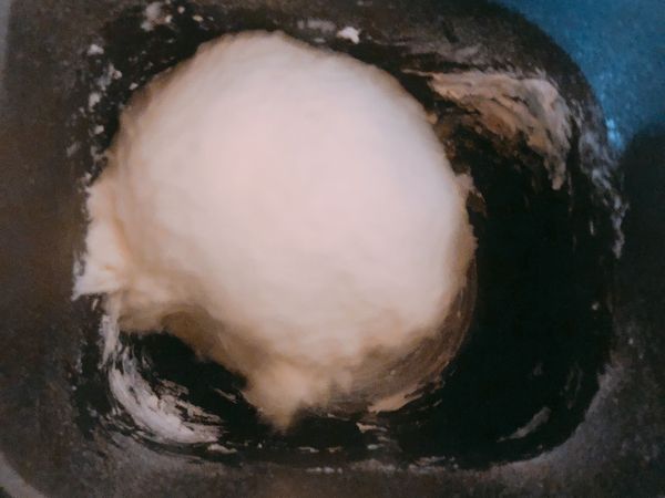 麵團成團後，加入奶油