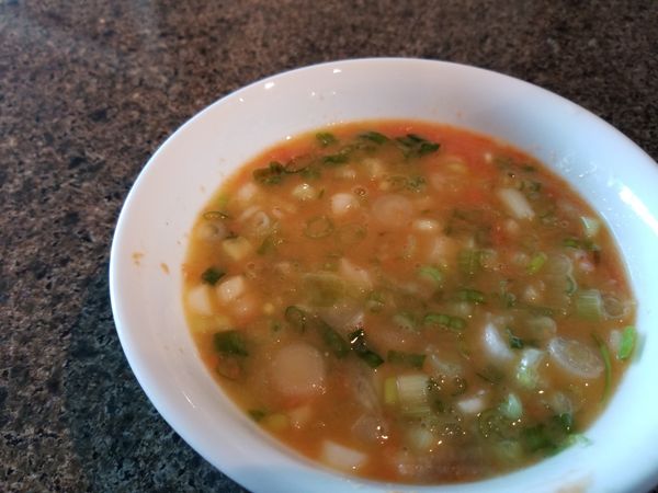 蔥花最後再加入，才不會出水變黃。明太子本身有鹹味，不需要再加任何調味料，以免搶走明太子的風味