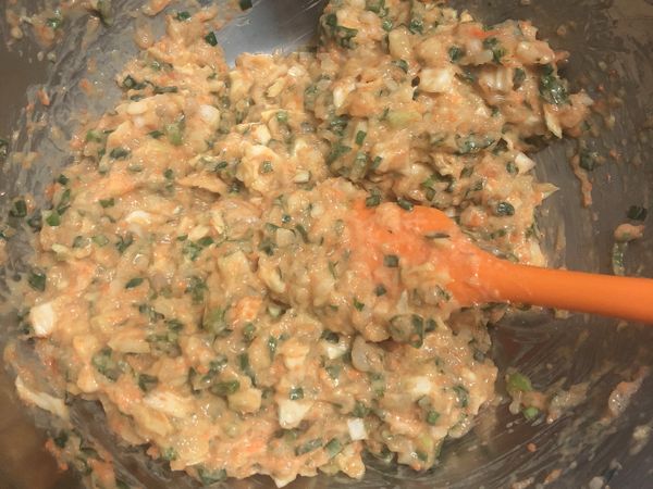 加入低筋麵粉攪拌均勻即可