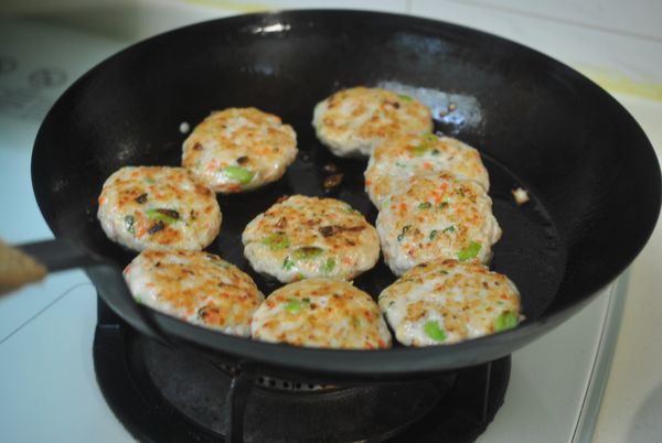 煎至兩面上色後撈起.