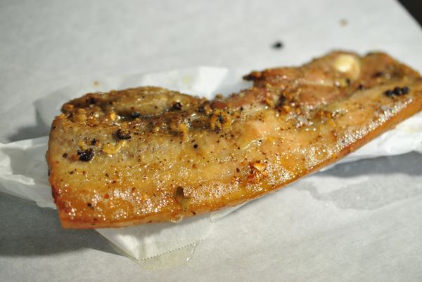 烤箱180度,35分鐘. (請視自家烤箱能力),切片,盤底放入1/4洋蔥絲.