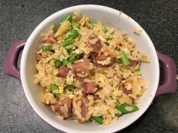 盛到可愛的碗中，小朋友吃得很開心