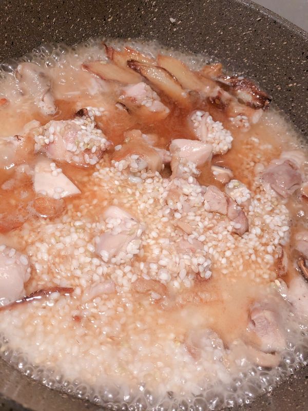 小火蒸煮約15-20 分鐘.
電子鍋版本請參考 "步驟8".