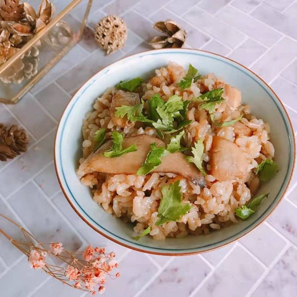 上桌前灑些麻油與蔥花或香菜即可.