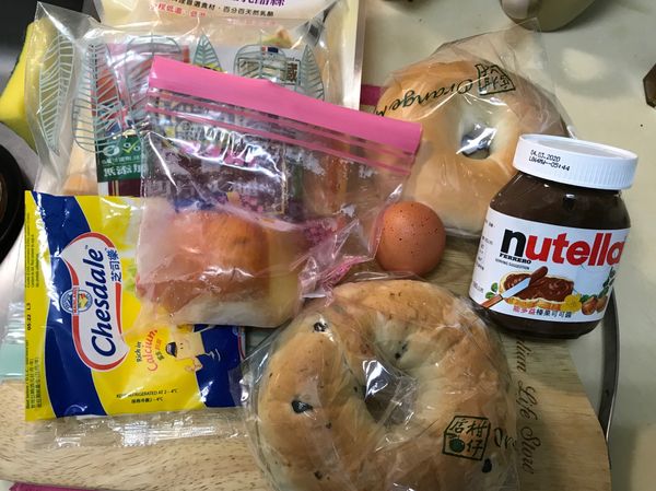 材料
亂入的榛果巧克力醬是本來要做一個甜的