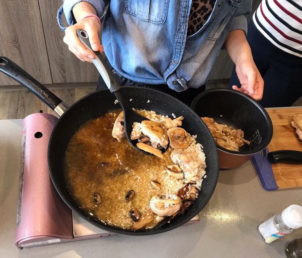 電子鍋版本：
 步驟1-5皆同上, 結束步驟5以後就可放入電子鍋， 並按下「煮飯」鍵即可完成.