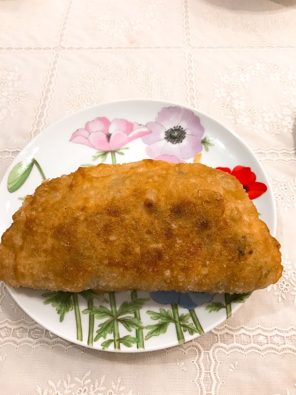 熱了鍋子半煎半炸....呈現自己喜歡的焦色即可取出放入吸油紙.