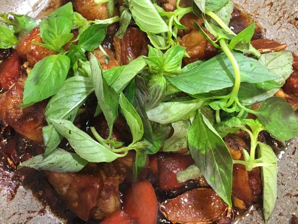 起鍋前加入九層塔即可😋