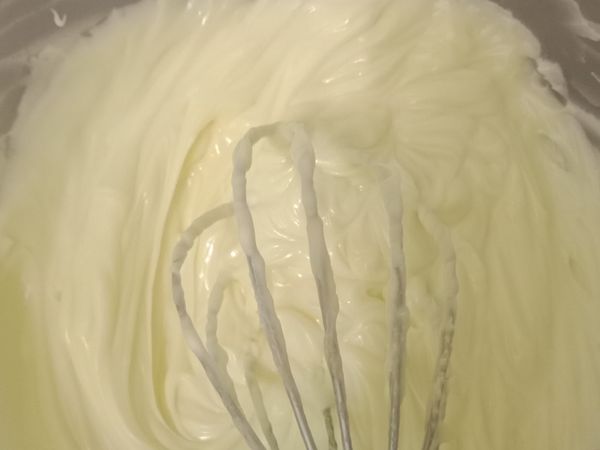 砂糖加水煮沸（需一直攪拌）