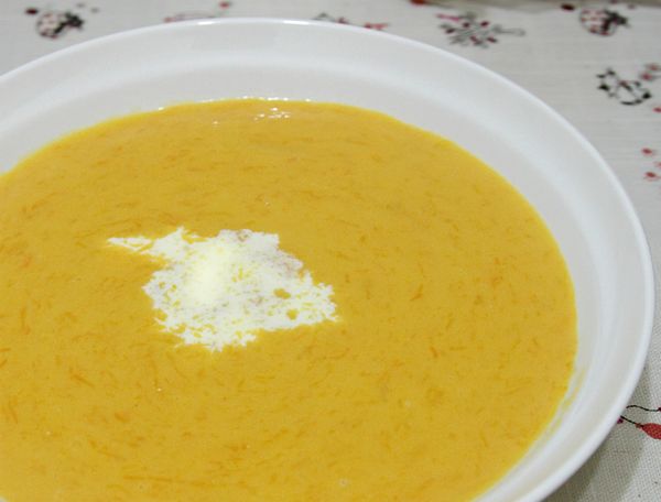 最後，盛盤，也可以撒上些許香料，即可上桌。