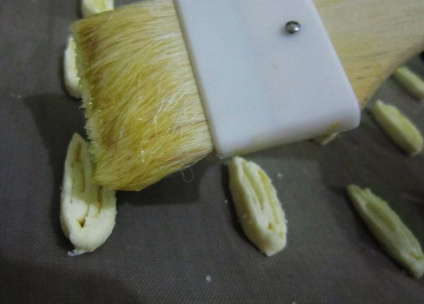 然後烤之前在塗上融化的奶油