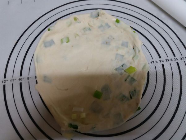 依序從第一個麵團開始桿開。