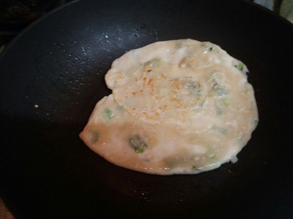 平底鍋加少少油，小火煎。