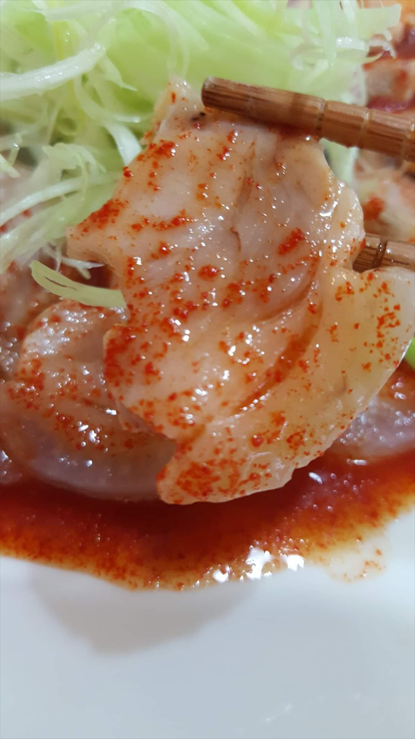 三層肉可以吃冰的也可以吃熱的， 醬汁可以隨自己的喜好來調