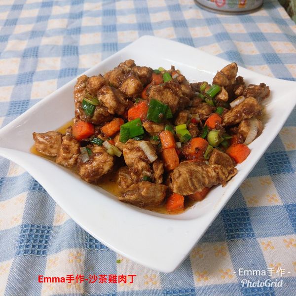 充滿濃濃沙茶香味的沙茶雞丁，就可盛盤上桌品嘗。