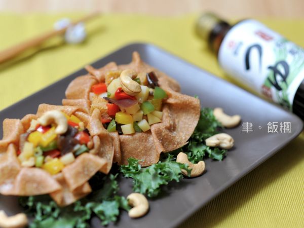 龜甲萬料亭和露【昆布香菇】，嚴選日本北海道進口昆布萃取出高質感的細緻甜味與濃郁海洋風味，搭配龜甲萬醬油細心調製，成就豐富味蕾層次！