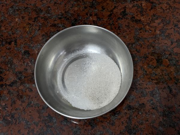 糖、鹽、胡椒混合，備用。
．這邊用特級細砂。鹽跟胡椒不要一次太多，以免發生悲劇....糖：鹽：胡椒約5：1：1，依個人口味自行調整。