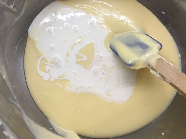 加入鮮奶油拌勻。