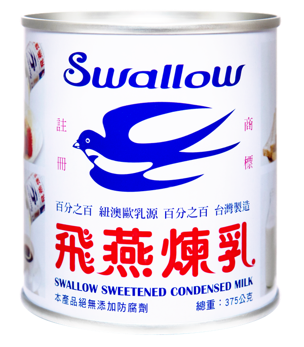 依序放入草莓、醇味煉乳、冰塊，冷開水倒進果汁機中攪打成冰沙即可