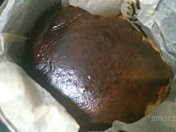 氣炸鍋
200度熱鍋5分鐘
所有食材必須照順序攪拌
烘焙紙揉皺攤開
放入6吋模具
倒入攪拌後食材
送入氣炸鍋
180度25分鐘