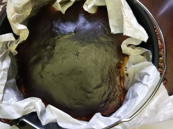 氣炸鍋200度預熱5分鐘後，放入蛋糕
180度25分鐘，再悶10分鐘