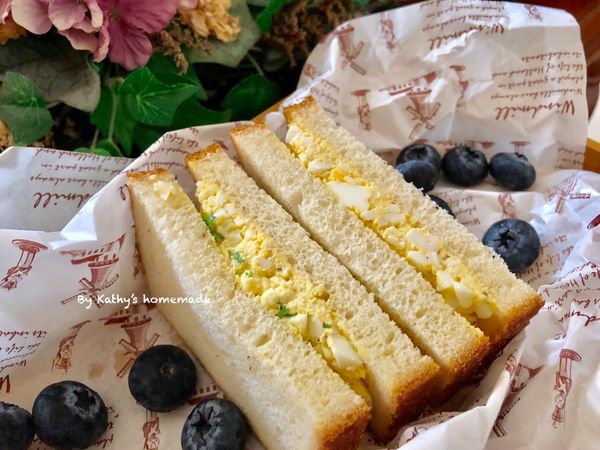 擺盤，享用健康營養三明治。