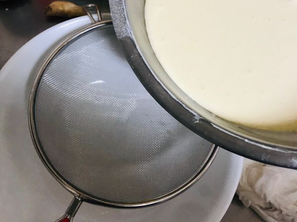 過濾，讓蛋糕更細緻綿密