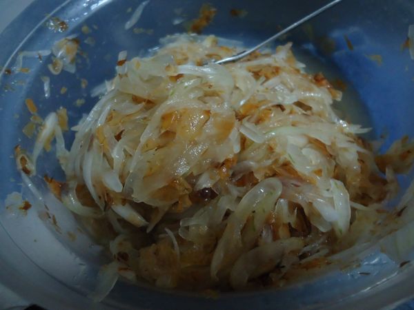 步驟5洋蔥和柴魚混點好後，先放冰箱讓洋蔥出水（出水後的洋蔥吃起來也不會有嗆味哦！）