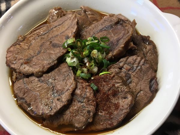 紅白蘿蔔雖然沒入鏡，
但煮透味道都進到食材中，
味道非常鮮甜好吃唷～
再煮個麵或飯燙個綠色蔬菜就是幸福的一餐了🥰