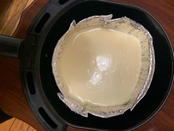 預先將氣炸鍋，以160度10分鐘的溫度預熱。
將整個容器放入氣炸鍋，160度30分鐘。