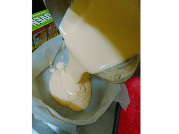 倒入6吋模具，氣炸鍋180度25分，悶個10分鍾之後我覺得沒有熟，又降低溫度130度烤了5分鐘就可以拿出來降溫囉