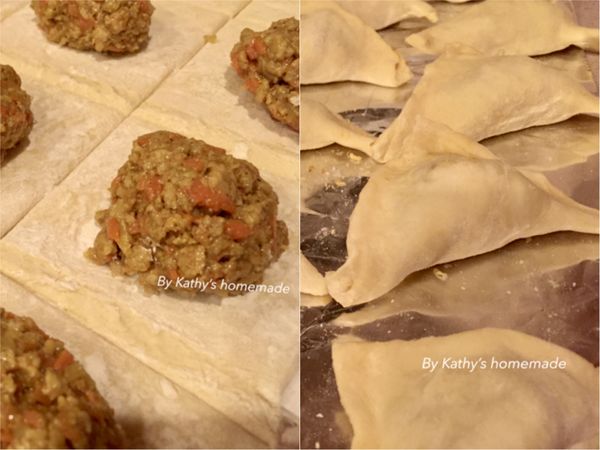 餡料置酥皮中間、對摺成三角形，壓邊。