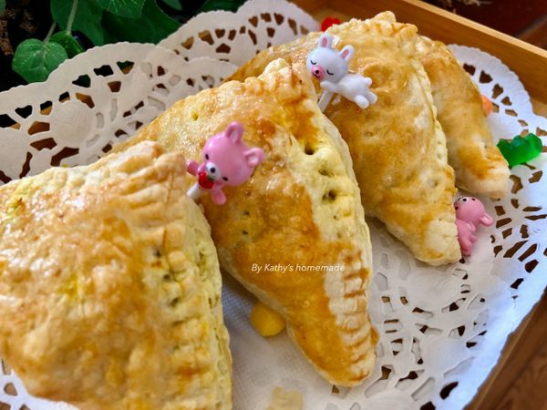 香酥可口的咖喱餃，美味享用。