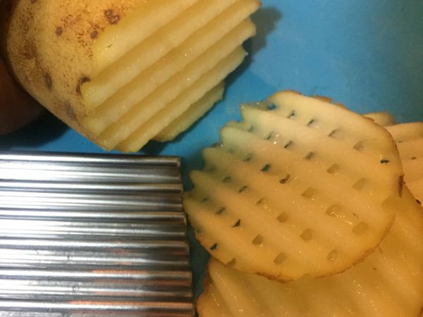 多練習，適中的厚度才會漂亮開孔