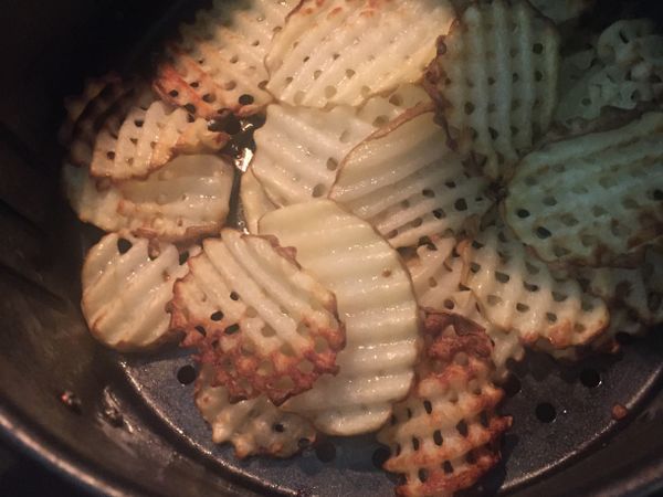 較薄的切片會變色較快，如果邊緣變色很多可以先夾出