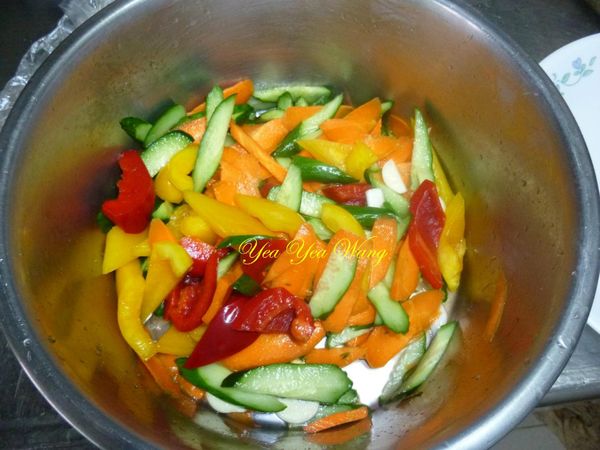 經過15min醃好備用鋪底盤