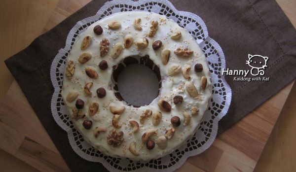 咖啡或紅茶準備好了嗎? 
先啜一小口熱咖啡~我們來切蛋糕嘍!開動♥(￣︶￣)y