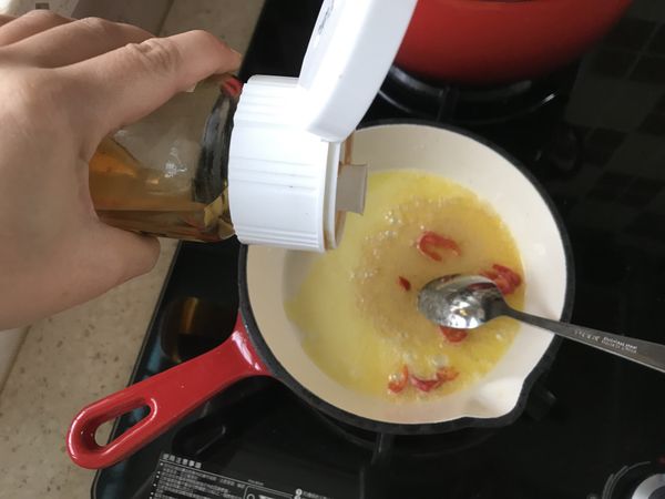 加入蜂蜜、清水。