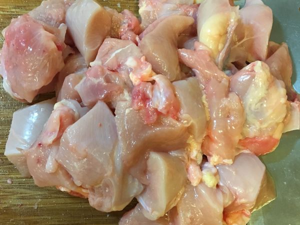 雞胸肉去骨切塊⋯