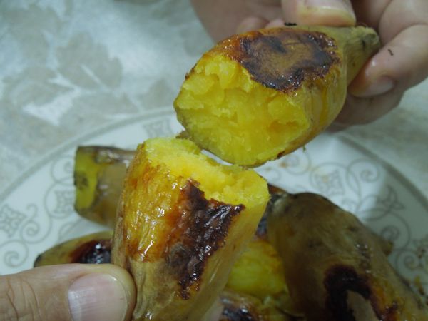 連著皮，連著蜜汁一起下肚，好滿足。