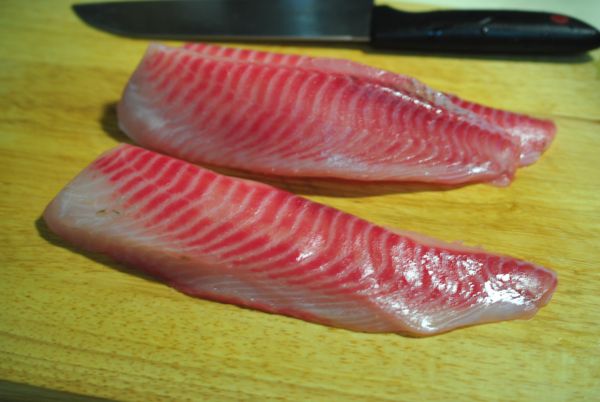 主食材500g一包,共三條魚片.