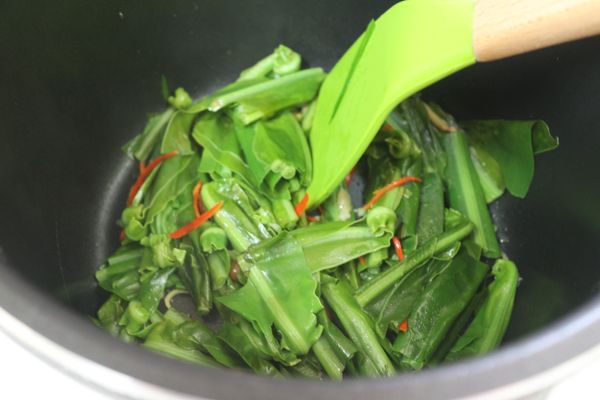 最後可以少許的辣椒絲提味