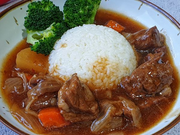 一鍋紅燒牛腩勾芡就是香噴噴的燴飯呦❗❗