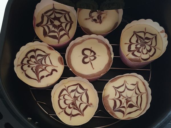 設定90/15，110/15，120/5，130/5，150/2，即完成!
（可用牙籤戳入蛋糕中，若無沾黏麵糊即表示內部有熟）