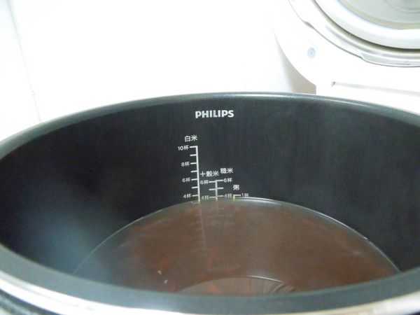 時間結束後等候洩壓，打開蓋子，可以看見水位還保持在4.5杯左右。