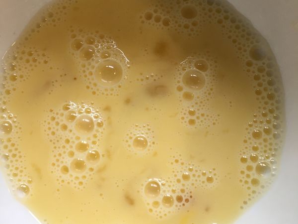 太白粉先用清水調開再加入蛋液裡會比較好拌勻⋯